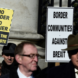 Manifestantes contra el Brexit en Dublín. REUTERS/Clodagh Kilcoyne