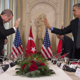 Los presidentes de Turquía y EEUU, Recep Tayyip Erdogan y Barack Obama, durante una una reunión en París. - AFP