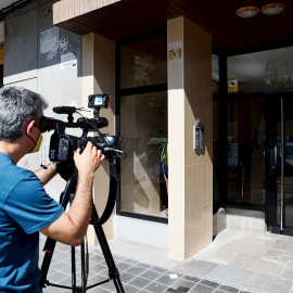 Un hombre de 52 años ha sido detenido por presuntamente matar a su hijo de 21, que tenía una orden de alejamiento sobre el padre, en el barrio valenciano del Cabanyal.