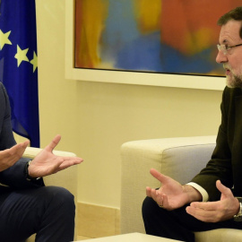 Mariano Rajoy y Albert Rivera, en una de sus reuniones en Moncloa. Archivo REUTERS