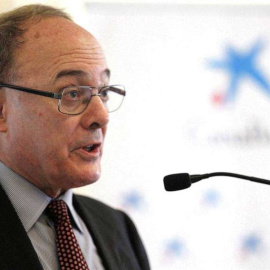 El gobernador del Banco de España, Luis María Linde, durante la conferencia sobre la evolución de la situación económica en España y Europa que ha pronunciado hoy en Tenerife. | CRISTÓBAL GARCÍA (EFE)