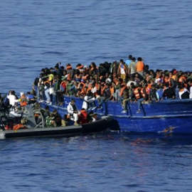 Una fragata española rescata a 500 inmigrantes frente a las costas de Libia. EFE.