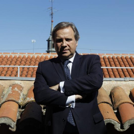 El portavoz del PSOE en el Ayuntamiento de Madrid, Antonio Miguel Carmona, durante una entrevista con Efe en la que repasa los primeros pasos del equipo de Manuela Carmena al frente del Consistorio madrileño y otros temas de la actualidad p