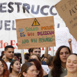 Cientos de estudiantes hacen huelga general y se manifiestan por la salud mental y en contra de la destrucción de la educación pública por la capital, a 27 de octubre de 2022 en Málaga (Andalucía, España).