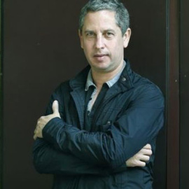 El escritor argentino Guillermo Martínez gana el Premio Nadal con 'Los crímenes de Alicia'. / EFE