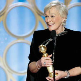 Glenn Close. al recibir su globo de oro. REUTERS