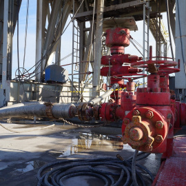 Torre de extracción de gas natural