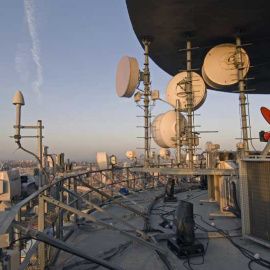 Antenas en lo alto de Torre España, gestionada por Cellnex.