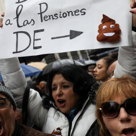 Participantes en la manifestación en Madrid en demanda de unas pensiones dignas. REUTERS/Susana Vera