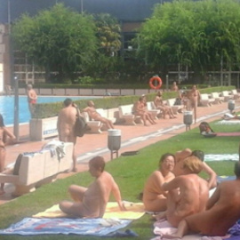 El nudismo en las piscinas quiere "naturalizar" el cuerpo humano. /ADN