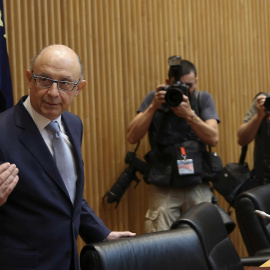 El ministro de Hacienda, Cristóbal Montoro, durante la rueda de prensa ofrecida.- EFE