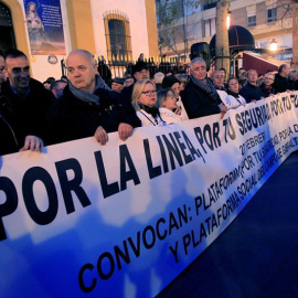 Miles de personas protestan hace unos días en la Línea para expresar su rechazo a la impunidad con la que actúan en la zona las mafias del narcotráfico. EFE/A.Carrasco Ragel.
