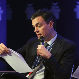 El secretario general del PSOE, Pedro Sánchez, participa en un debate sobre el futuro de la Unión Europea en el III Foro Económico de Delfos, en Grecia. EFE/Orestis Panagiotou