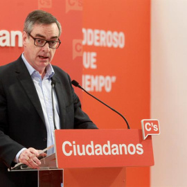 El vicesecretario general de Ciudadanos, José Manuel Villegas, durante la rueda de prensa de este domingo, tras la reunión de la Ejecutiva. EFE/Víctor Lerena