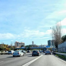 Imagen de recurso de coches por la M30 de Madrid. EUROPA PRESS/Jesús Hellín.