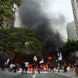 Protestas contra el juicio político en el Congreso contra la presidenta brasileña Dilma Rousseff en Sao Paulo (Brasil). EFE/Rovena Rosa
