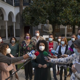 La diputada Maribel Mora atiende a los medios. Una imagen de archivo.