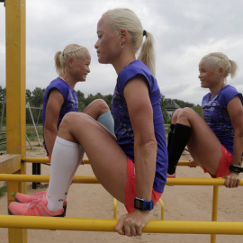 Las triatletas del equipo olímpico de Estonia entrenan en Tartu, Estonia. REUTERS/Ints Kalnins