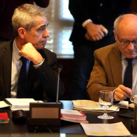 Xavier Muro y Antoni Bayona, letrados del Parlament. EFE/Archivo