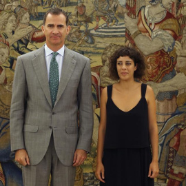 El rey Felipe recibió en el Palacio de la Zarzuela a la diputada de En Marea-Podemos Alexandra Fernández, en la segunda jornada de su ronda de consultas con las formaciones políticas parlamentarias para proponer un candidato a la Presidenci
