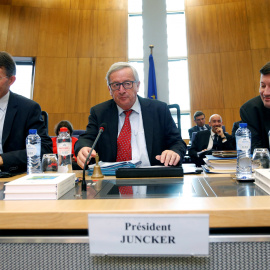 El presidente de la Comisión Europea, Jean Claude Juncker, durante la reunión en la que han decidido cancelar la multa a España por incumplir con el déficit. REUTERS/Francois Lenoir