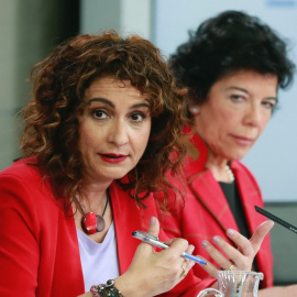 La ministra de Hacienda, María Jesús Montero, durante la rueda de prensa posterior a la reunión del Consejo de Ministros en la que se ha aprobado el proyecto de Presupuestos del Estado para 2019. EFE/Ángel Díaz