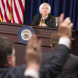 La presidenta de la Reserva Federal (Fed), el banco central de los EEUU, durante la rueda de prensa tras la reunión del Comité de Mercado Abierto. REUTERS/Joshua Roberts