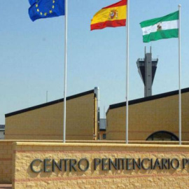 Imagen de la entrada a la prisión de Puerto III, en Cádiz. | EFE
