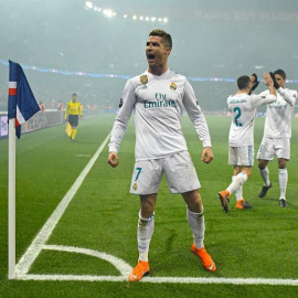 Cristiano Ronaldo celebra su gol al PSG. | CHRISTOPHE PETIT TISSON (EFE)