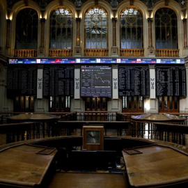 Vista general del parqué madrileño en una jornada en la que el principal indicador de la Bolsa española, el IBEX 35