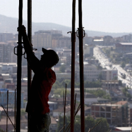 La fuerte destrucción de puestos de trabajo en el sector de la construcción ha hecho que en el segundo trimestre del año el empleo en España sólo crezca el 0,4 por ciento.