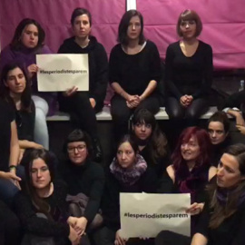 Periodistes catalanes, llegint el manifest Les Periodistes Parem, per a la vaga feminista del 8M.