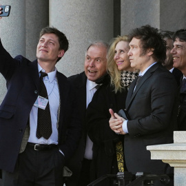 Javier Milei, durante su viaje a Washington junto a varios miembros de su Gobierno, como su hermana Karina, Nicolás Posse y Luis Caputo.