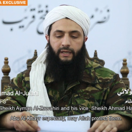El líder del Frente al Nusra (Al Qaeda en Siria), Abu Muhammad al Julani, mostró su rostro por primera vez este jueves, en un vídeo difundido en exclusiva por Al Jazeera.