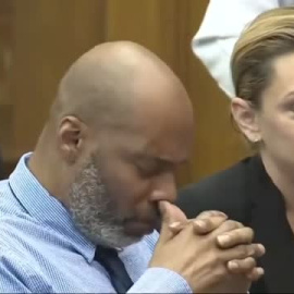 Lamar Johnson recupera su libertad tras 28 años en la cárcel por un crimen que no cometió