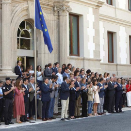 Concentración en protesta contra el triple crimen de Valga (Pontevedra). (EFE)