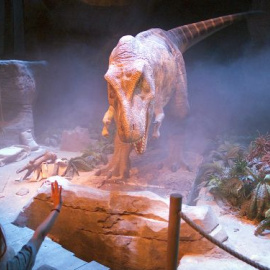 Espectáculo con un t-rex en Dinópolis / Dinópolis Teruel