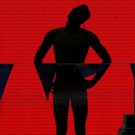 Un nadador se prepara antes de su sesión de entrenamiento. REUTERS/Stefan Wermuth