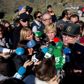 El portavoz de la Guardia Civil en declaraciones a los periodistas en la localidad malagueña - EFE/Daniel Pérez