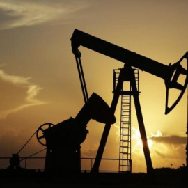 Hasta hoy Cuba extrae petroleo de muy baja calidad y solo alcanza para la mitad de sus necesidades. REUTERS