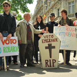 Manifestación de la Marea Granate, a propósito del voto rogado.  MAREA GRANATE