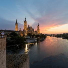 Atardecer en Zaragoza junto al Puente de Piedra.
