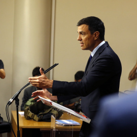 El secretario general del PSOE, Pedro Sánchez, durante la rueda de prensa que ha ofrecido en el Congreso tras la reunión con el presidente del Gobierno en funciones, Mariano Rajoy. EFE/Mariscal