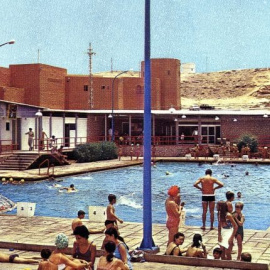 Bañistas en una piscina en el Aaiún, la capital del Sáhara Occidental, durante la época colonial española.- PROVINCIA 53