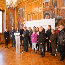 L'acte de celebració de la retirada de les medalles franquistes. AJUNTAMENT DE BARCELONA.