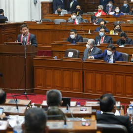Fotografía cedida por la Agencia Andina que muestra al primer ministro peruano, Guido Bellido, este viernes 27 de agosto de 2021 en el Congreso.