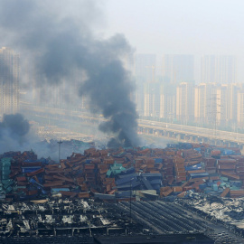 La explosión ha afectado a la zona portuaria, dañando cientos de contenedores de mercancías. REUTERS