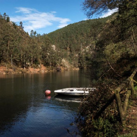 El cadáver de María Paz Fernández fue hallado en el embalse asturiano de Arbón. / ALBERTO MORANTE (EFE)