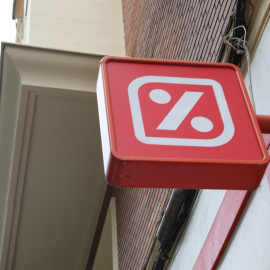 Logo de Dia en uno de sus supermercados en Madrid. E.P.