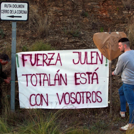 Cartel en apoyo a la desaparición de Julen - EFE/ Álvaro Cabrera